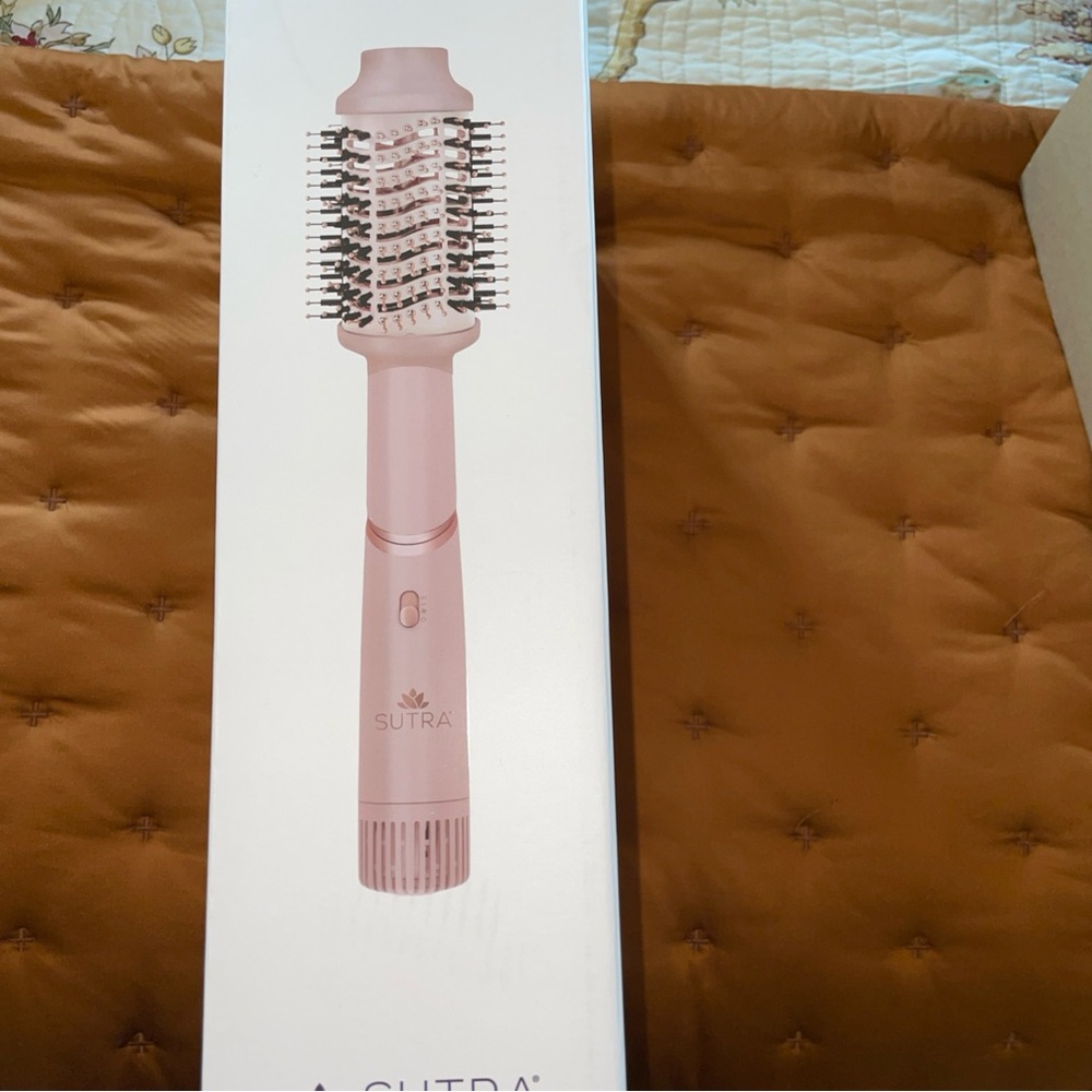 Pink and Gold Hair Styling Essentials - Picture 5 of 5